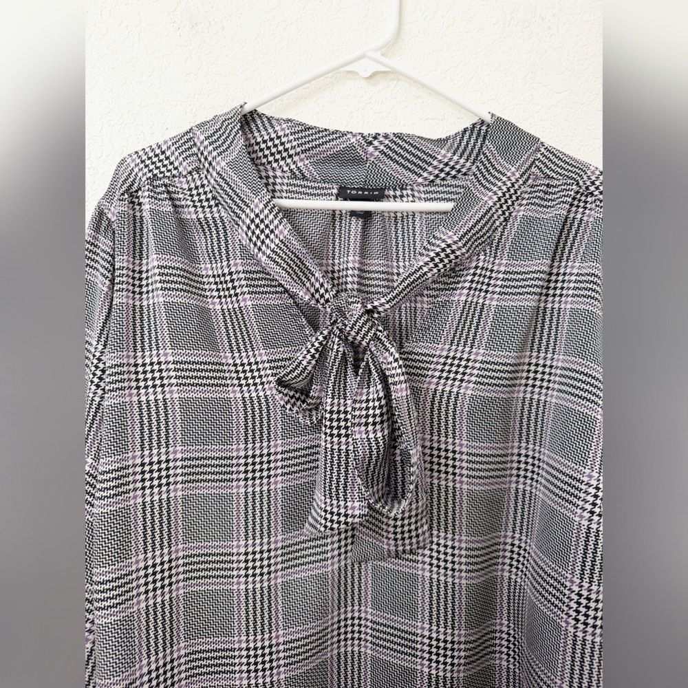 Torrid - Studio Bubble Satin Bow Tie Blouse - Glen Plaid - 4 - Picture 4 of 10